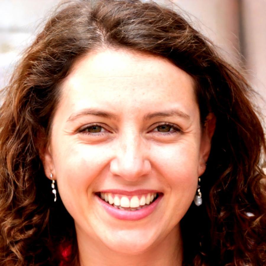 Ritratto di Elena Torriani, produttrice di audiobook